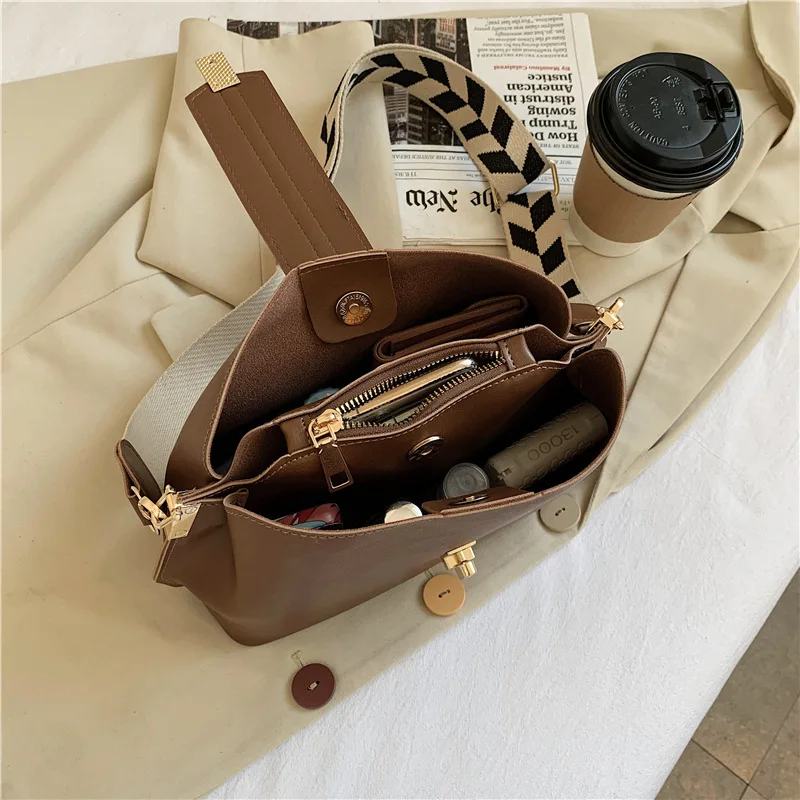 Soft PU Leather Ladies Handbag Retro Designer Luxury Crossbody Bag for Women Large Capacity Shoulder Bag Wide Strap Bucket Totes