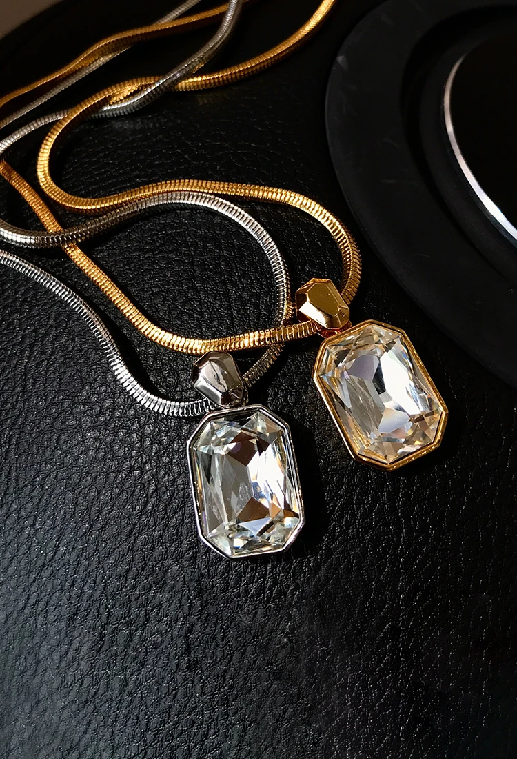 

Brass With 18K AAA Zircon Snake Chain Necklaces Women Jewelry Punk Hiphop Designer Runway Rare Simply Gown Boho Top Japan Korean