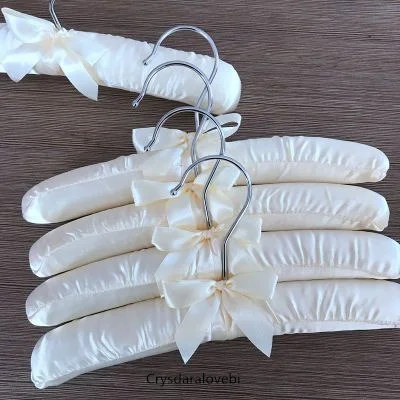 

Детские атласные вешалки