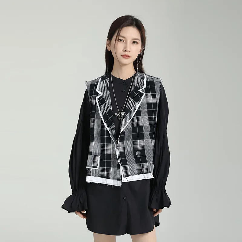 

2023 Fashion Niche Design Personality Plaid Tassel V Neck Sleeveless Cardigan Loose Notched Waistcoat Suit Vest for Women