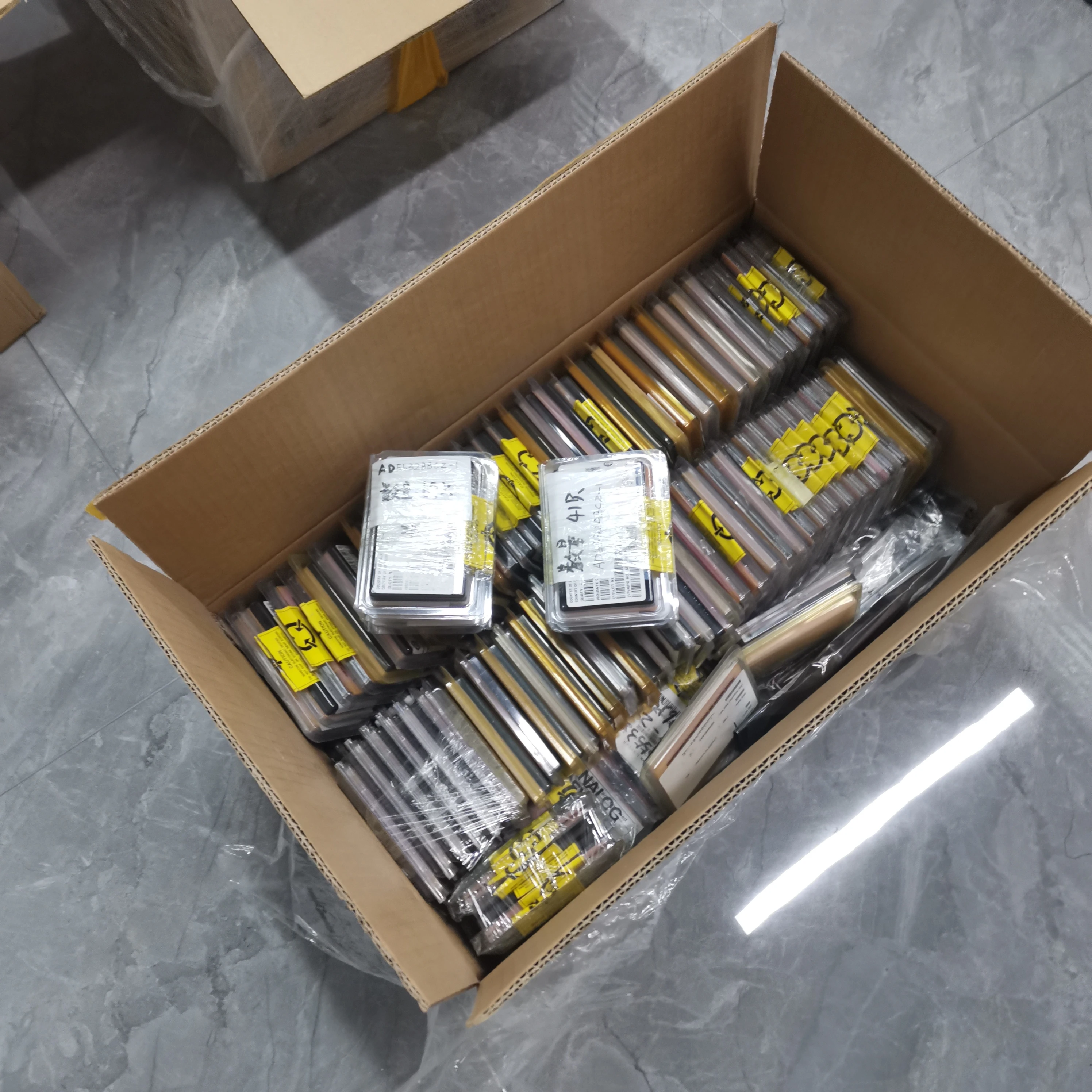 Зарядный насос TL7660CDGKT TL7660 INV/STPUP/STPDN-1 5 V to -10V 100mA 8-Контактный VSSOP Texas Instruments |