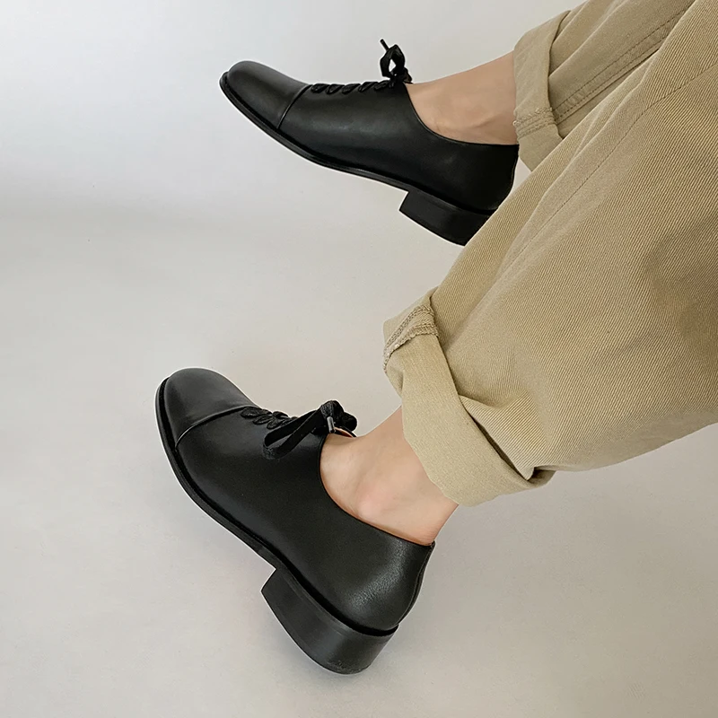 Туфли-лодочки женские на низком каблуке с закругленным носком весна-осень