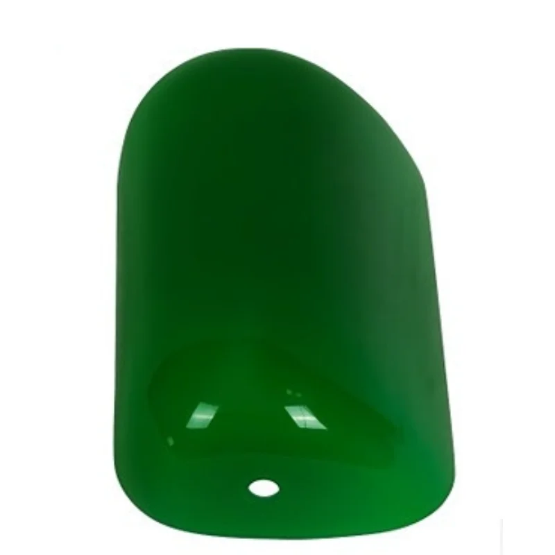 

Винтажный яркий винтажный строительный артефакт в стиле старого Шанхайского банка с античным зеленым абажуром