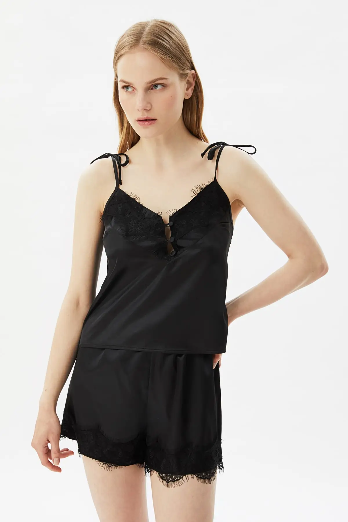 

Пижамный комплект из сатина Trendyol THMSS21PT0894