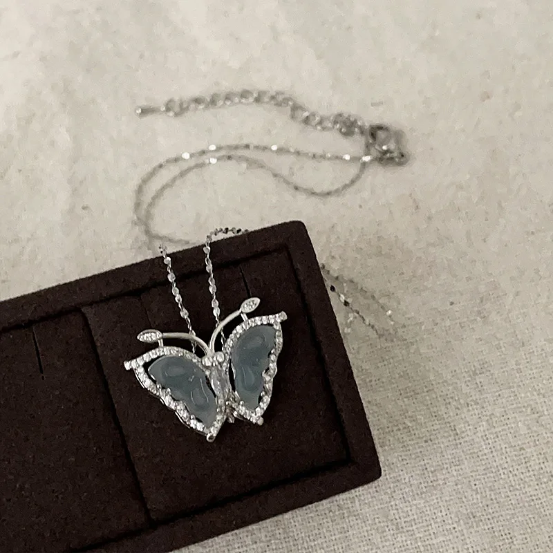 Женское колье с подвеской-бабочкой