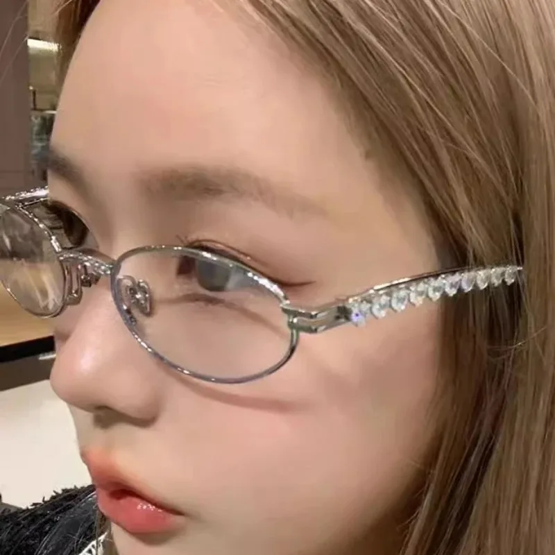 Очки солнцезащитные унисекс в металлической овальной оправе