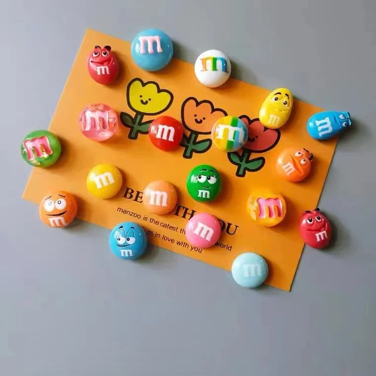 

Магнит на холодильник M Bean