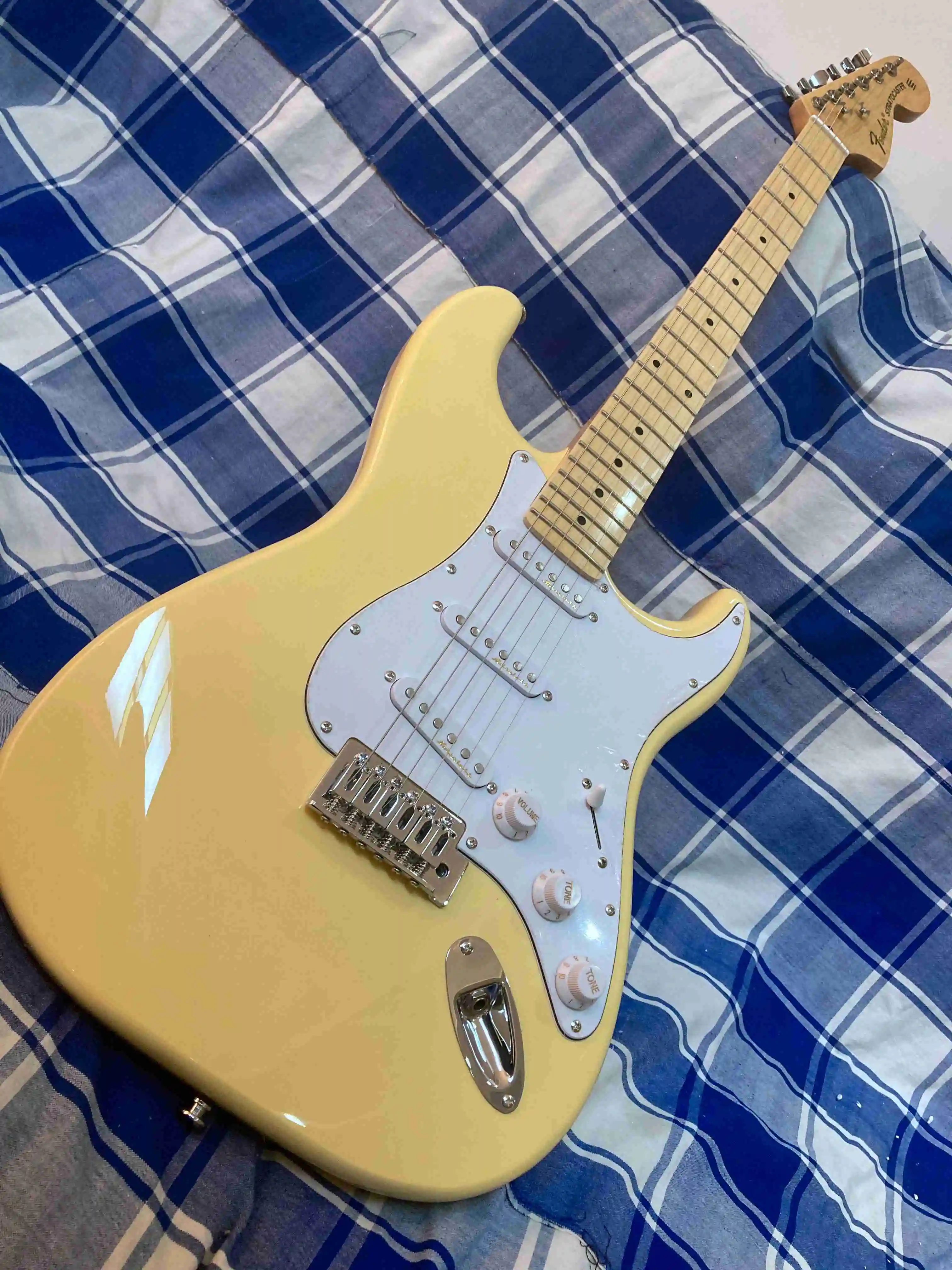 Send in 3 days stratocaste-r custom body 6 string yellow Electric Guitar stock |