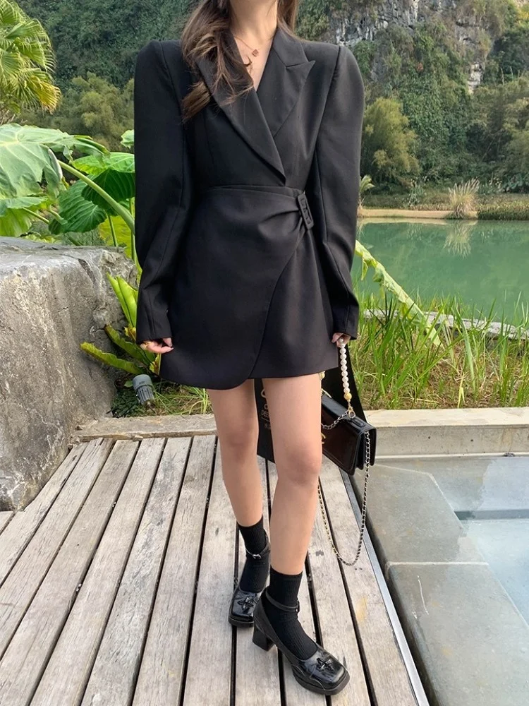 Рисунок 4 - Женское короткое однотонное платье-трапеция