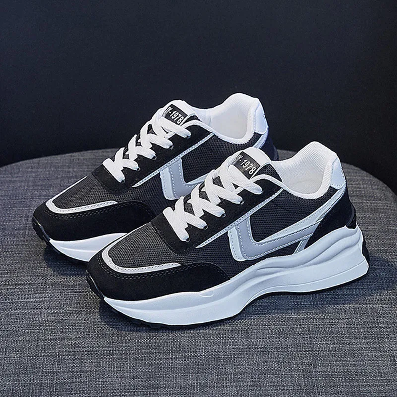 

Женские кроссовки с острым носком, повседневная спортивная обувь для бега на массивной подошве, дышащая сетчатая спортивная обувь для дево...