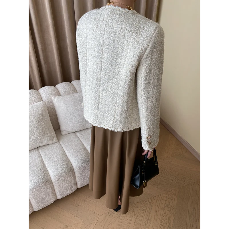 Рисунок 6 - Женская куртка с круглым вырезом