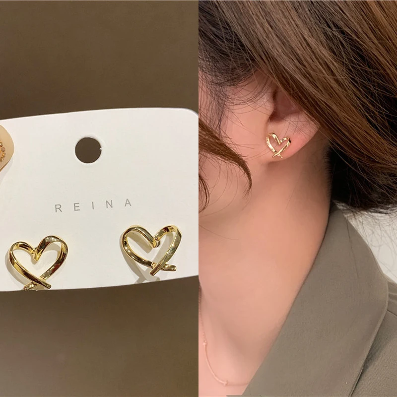 

2022 Korean Love Heart Gold Color Metal Geometric Hollow Simple Shape Stud Earrings for Women Aesthetic Jewelry