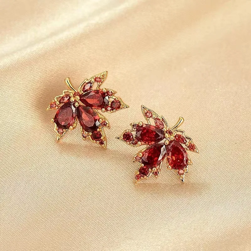 

Elegant Red Zircon Maple Leaf Pendant Earrings Light Luxury Women's Set Crystal Girl Party Jewelry Accessories