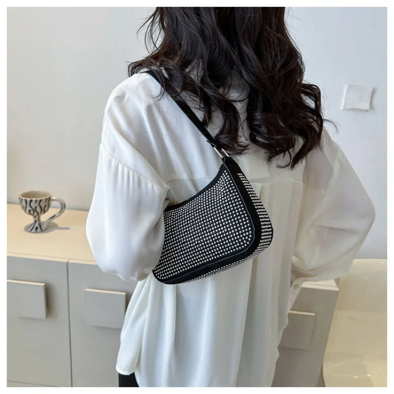 

Fashion Vintage Women Handbags Exquisite PU Underarm Bag Casual Women Shoulder Bags Solid Color Zipper Female Handbag Clutch