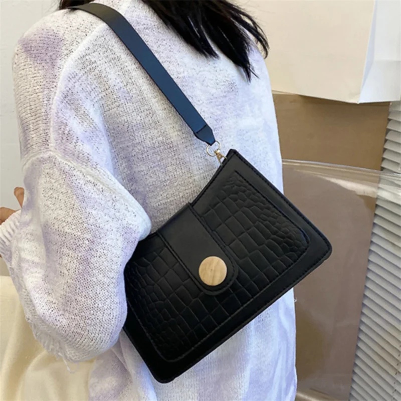 

Crocodile Pattern Baguette Handbag For Women 2021 Candy Color Chain Ladies Small Shoulder Fashion Design Leather Armpit Bag