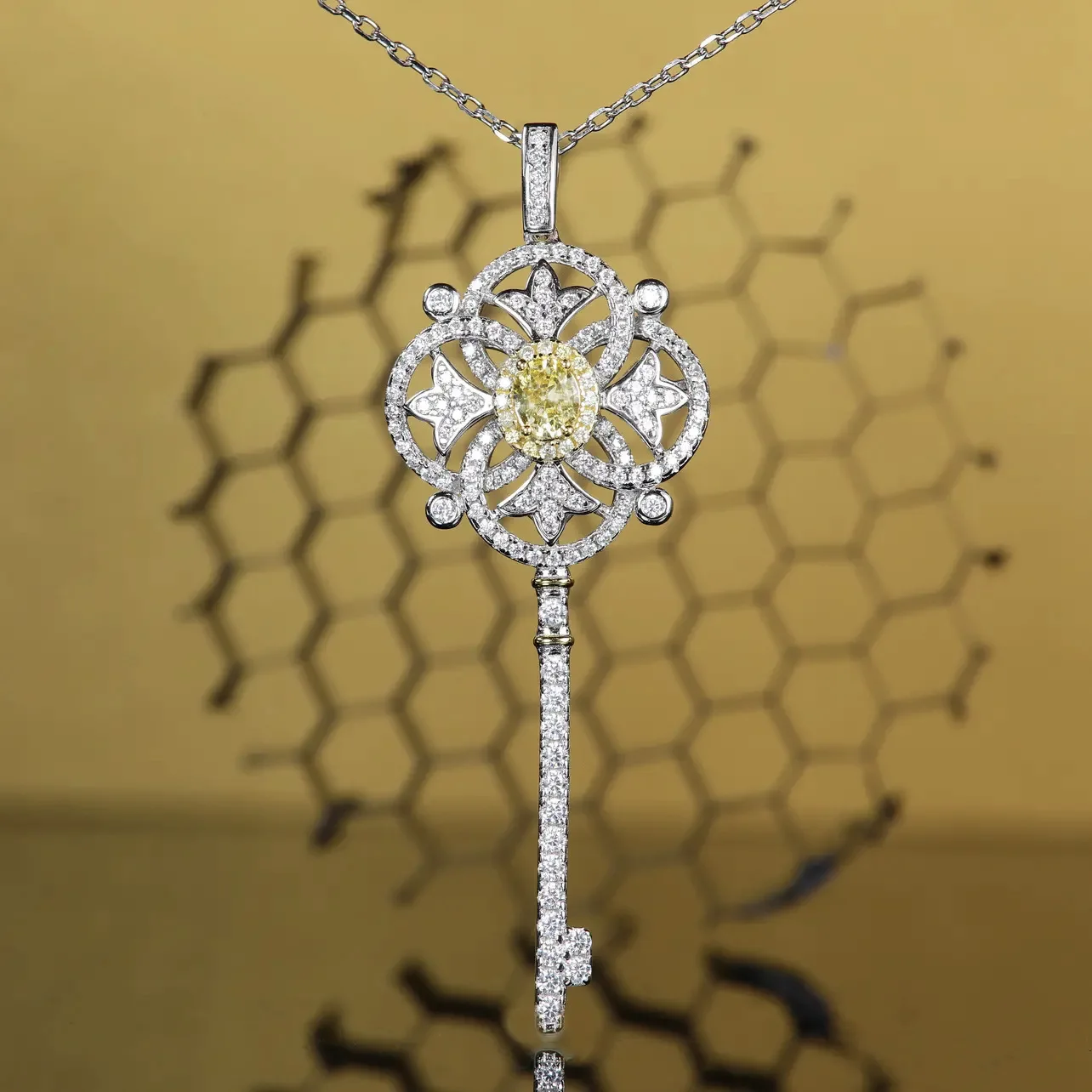 

Foydjew Luxury Super Flash Asscher Yellow Diamond Key Pendant Female Fashion High Carbon Diamond Clavicle Necklaces For Women