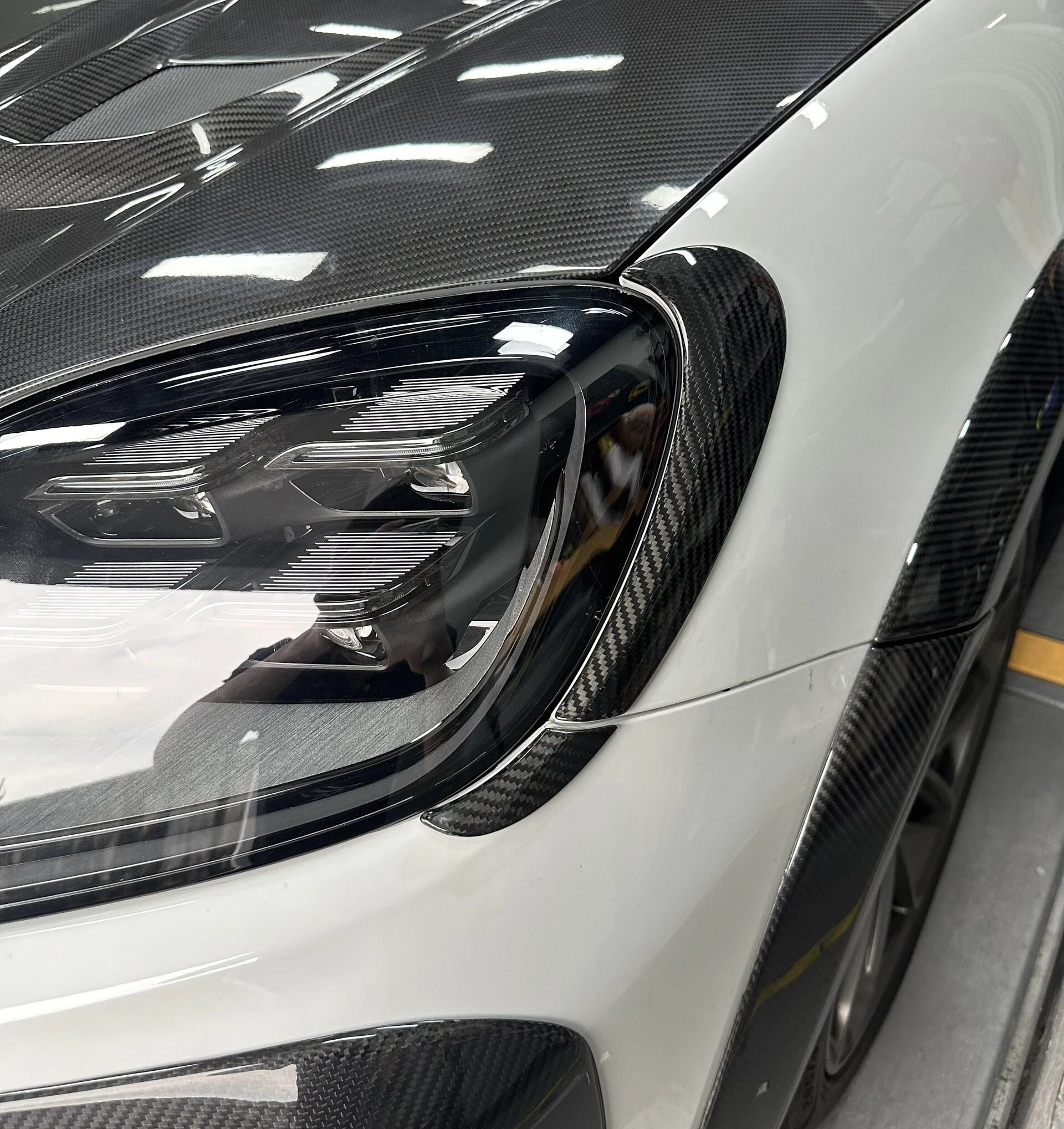 Подходит для 24 нового Porsche Cayenne модифицированного MSY сухого углерода небольшого