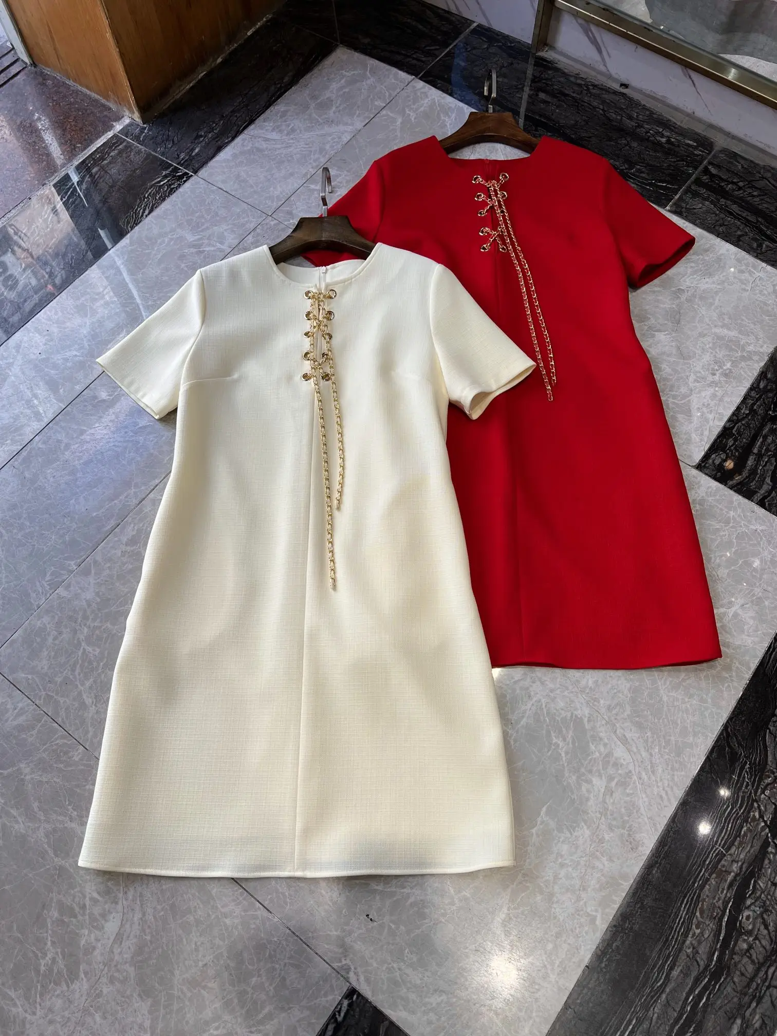 

Новинка 2023, модное женское платье с цепочкой на раннюю весну 0317