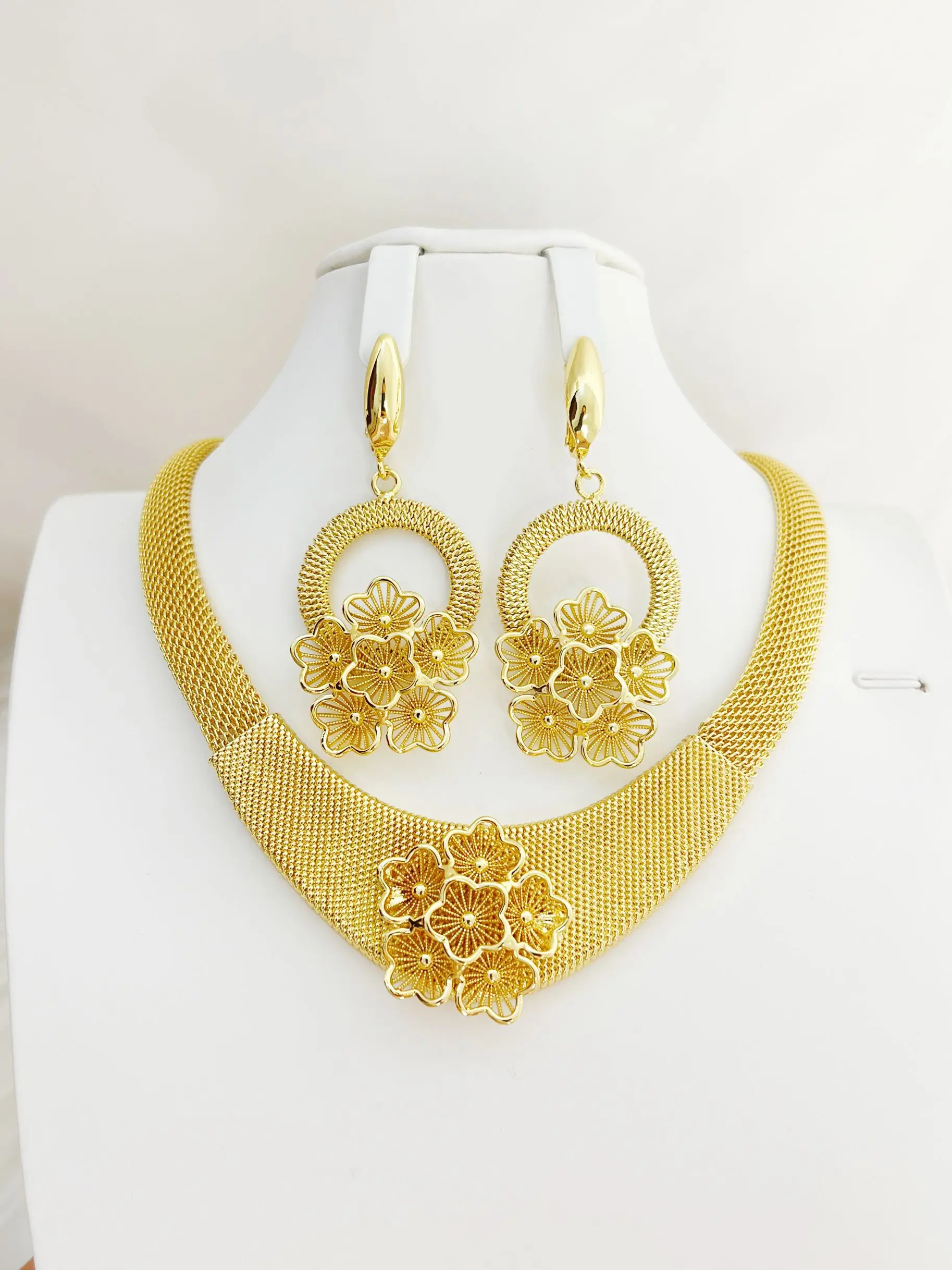 

Necklace Earrings Three-Piece Set of Gold Color Fashion Jewelry Ladies Wear Party Wedding Anniversary