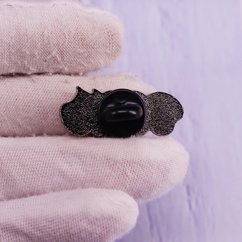 Модный жесткий эмалированный значок Doom в виде красных пузырей металлический