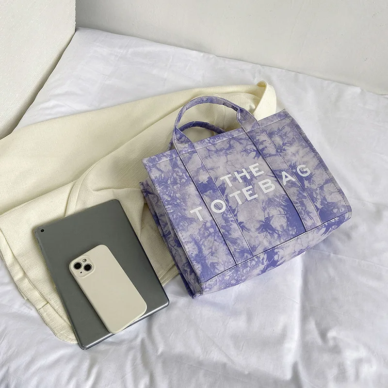 Women's Shoulder Bag with Large Capacity for Commuting and Leisure - A New Addition to Your Collection