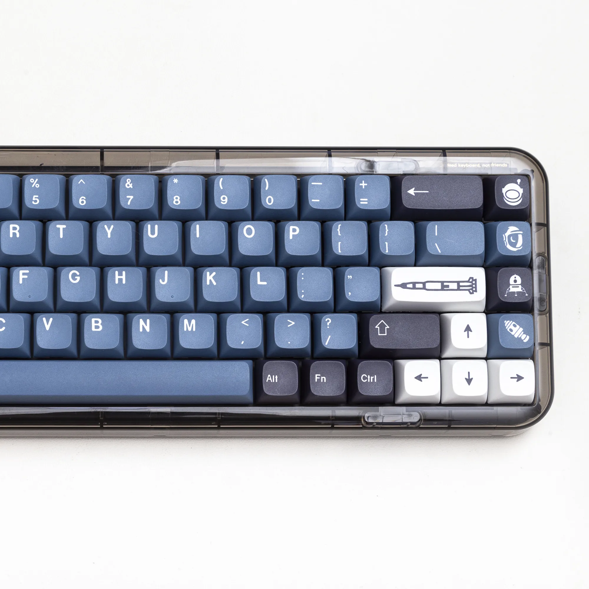 

ZHIY 131 Key Astronaut Keycap XDA Profile PBT DYE-SUB Blue And White Keycap For MX Switch MMK TM680 NT75 C64 Mechanical Keyboard