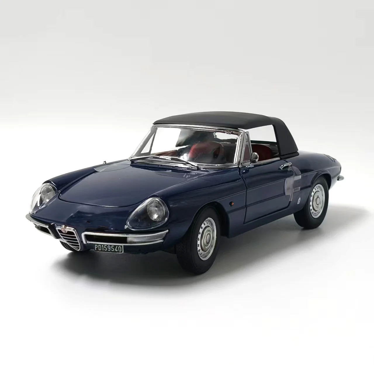 Фото Модель автомобиля Duetto Spider 1600 1966 года, масштаб 1:18, из литого металла, серия Diecast TOURING №1