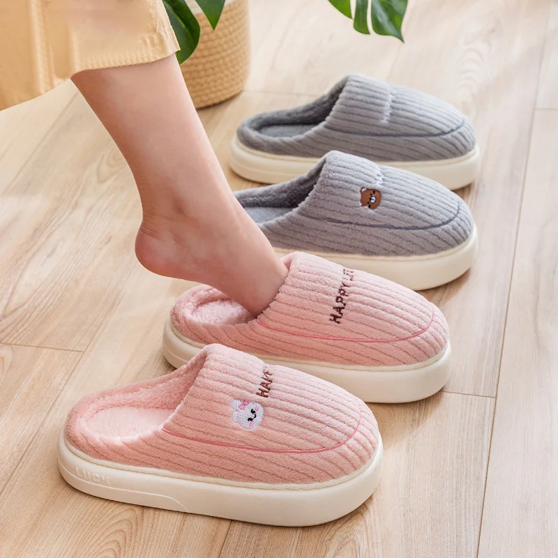 Теплые домашние тапочки с мультяшным Кроликом цвет в ассортименте