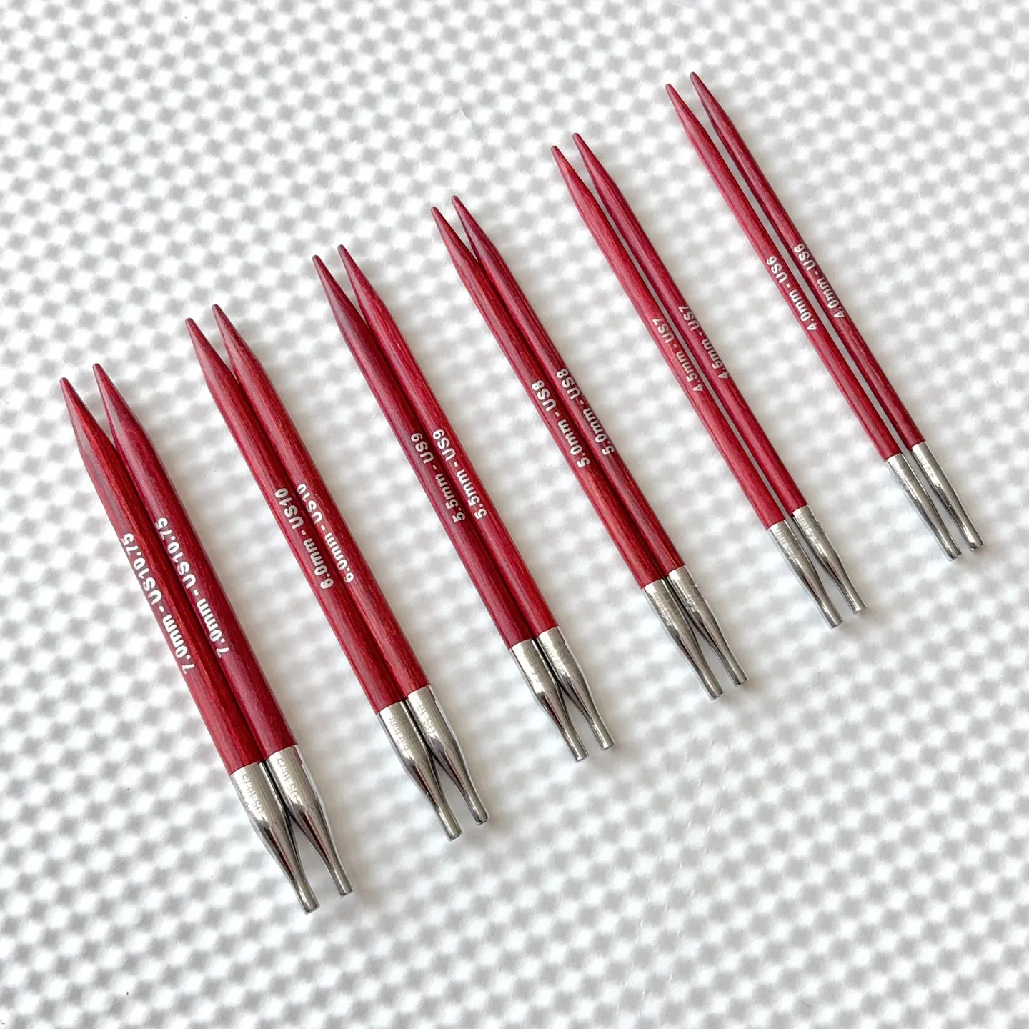 Фото Новые спицы Knitpro Amore Red Regular 5 дюймов с съемным кольцом из березы, гладкие. №3