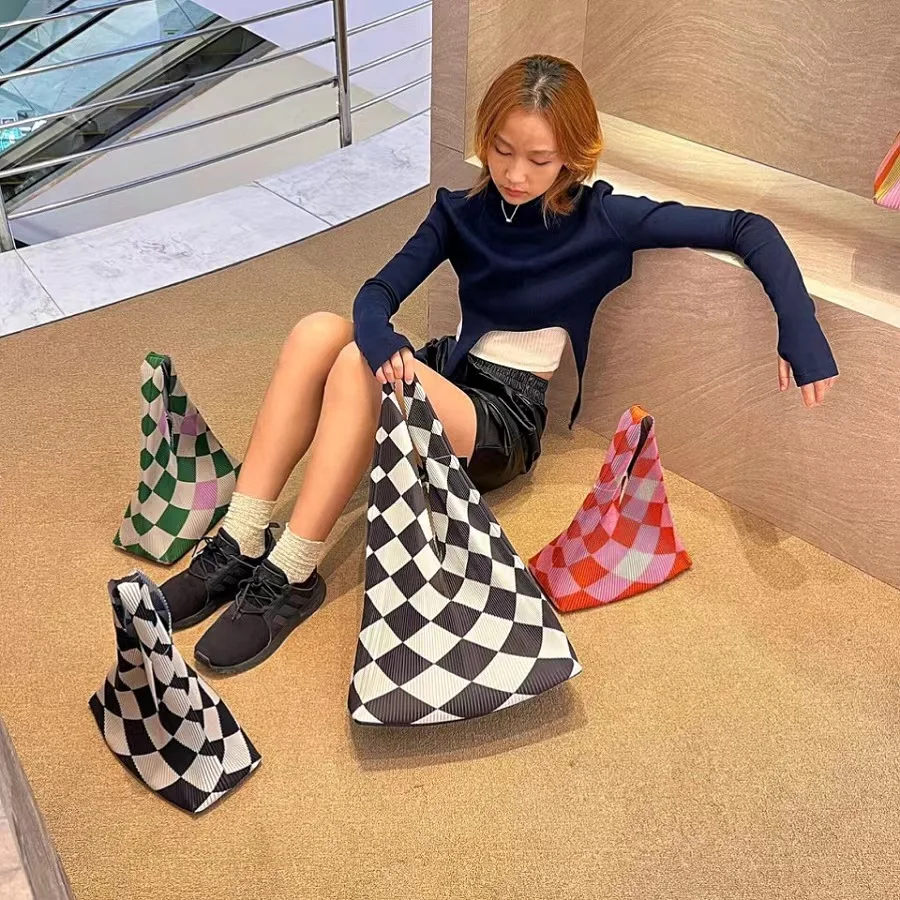 2023 New Trendy Pleated Bag Rhombic Triangle Contrast Color Organ Bags INS Niche Fashion Women Shoulder Bag Female Handbag