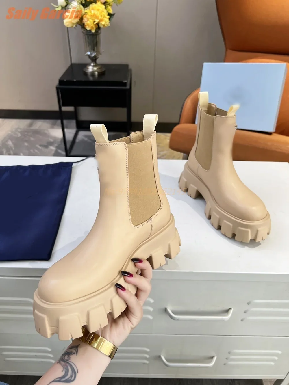 Однотонные кожаные ботинки без шнуровки розовые весенние женские увеличивающие