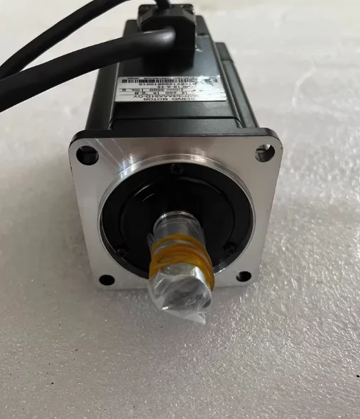Фото Серводвигатель SGMAH-01AAA61 SGMAH-01AAA4CH 	   SGMAH-01AAA4C SGMAH-01AAA41-Y2 SGMAH-01AAA2S Совершенно новый оригинальный серводвигатель. №2
