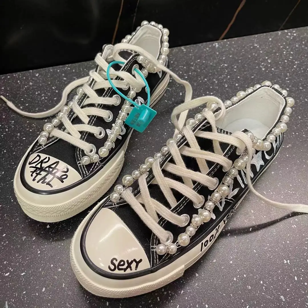 

Hand-painted graffiti heavy industry bead string pearl personality canvas shoes street shooting low-top tide shoes 35-44
