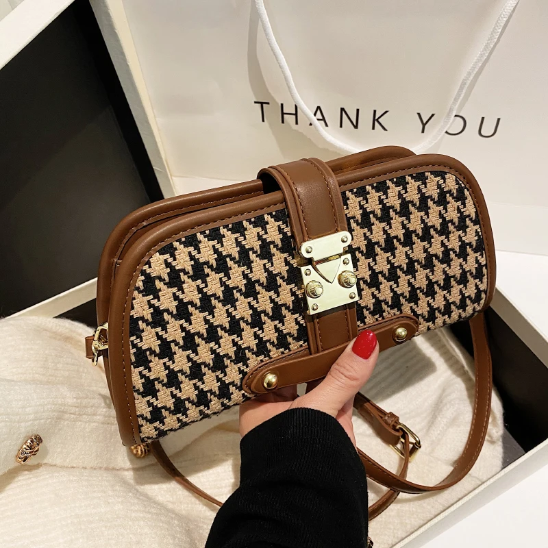 

High Quality Retro Baguette Shape Armpit Bag Women's Shoulder Bag PU Crossbody Bag Designer Lock Handbag and Purse Female Clutch