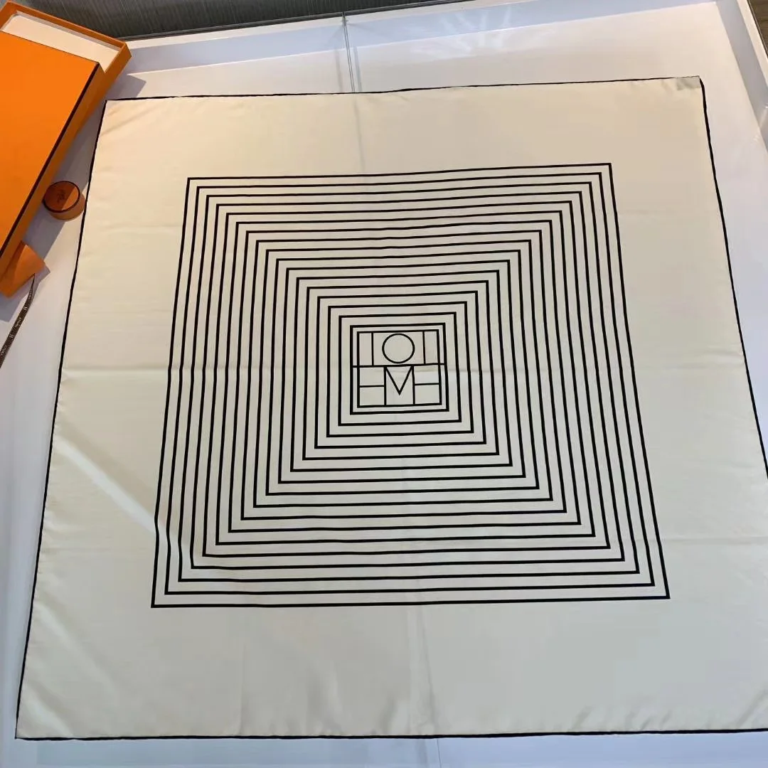 Женский шёлковый шарф с геометрическим принтом 90 см |