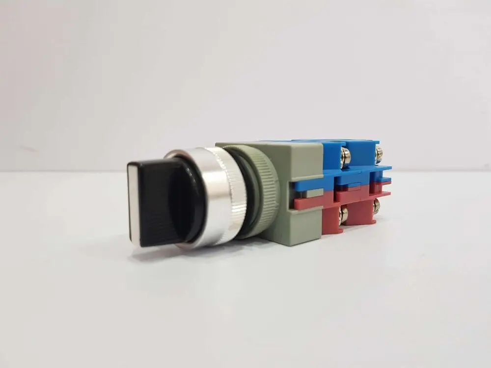 Новый переключатель IZUMI ASW 0201 с контактным блоком