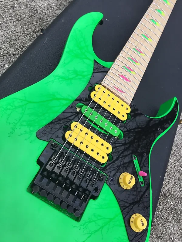 

UV777 Universe 7 String Vai Green Electric Guitar HSH Pickups, Floyd Rose Tremolo & Locking Nut, Disappearing Pyramid inlay