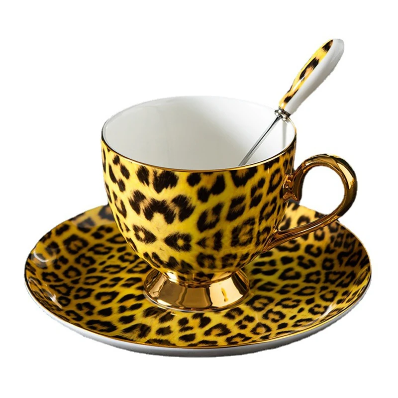 

Luxury Gold Coffee Cups Set with Saucer Nordic Retro Ceramic Mug Tea Cup Creative Porcelain Coffee Mugs Coffeeware Gifts Ideas