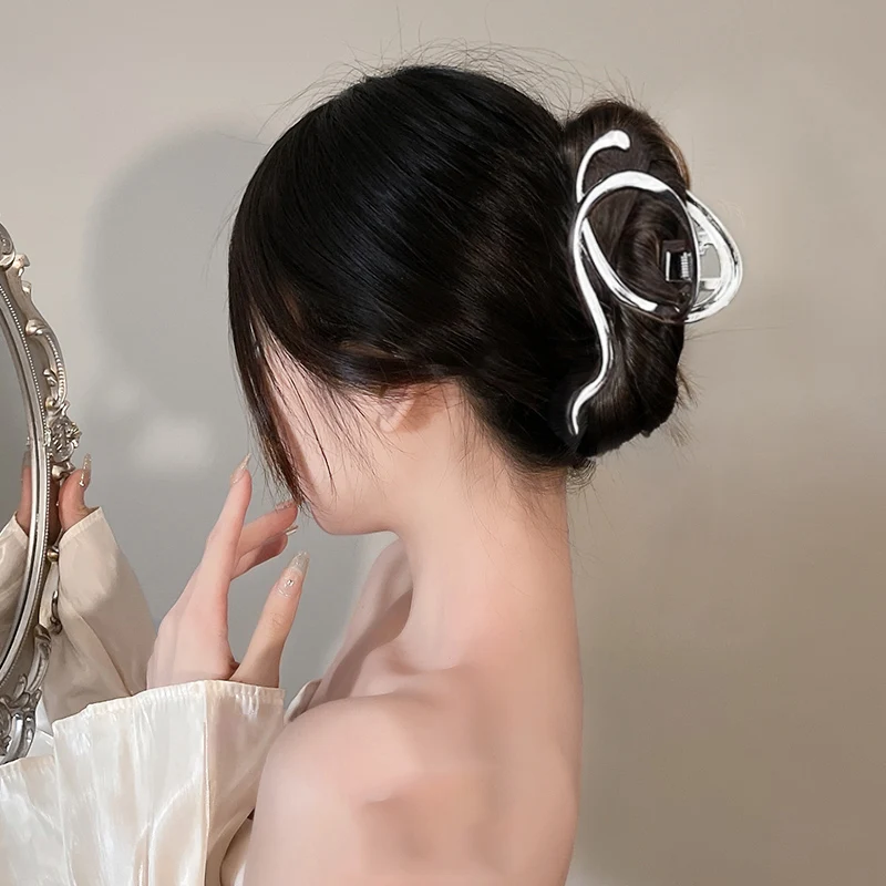

Irregular Snake Hair Clips Crab Punk Style Metal Hair Claws Barrettes for Women Simple Ponytail Hairpins Hair Accessories