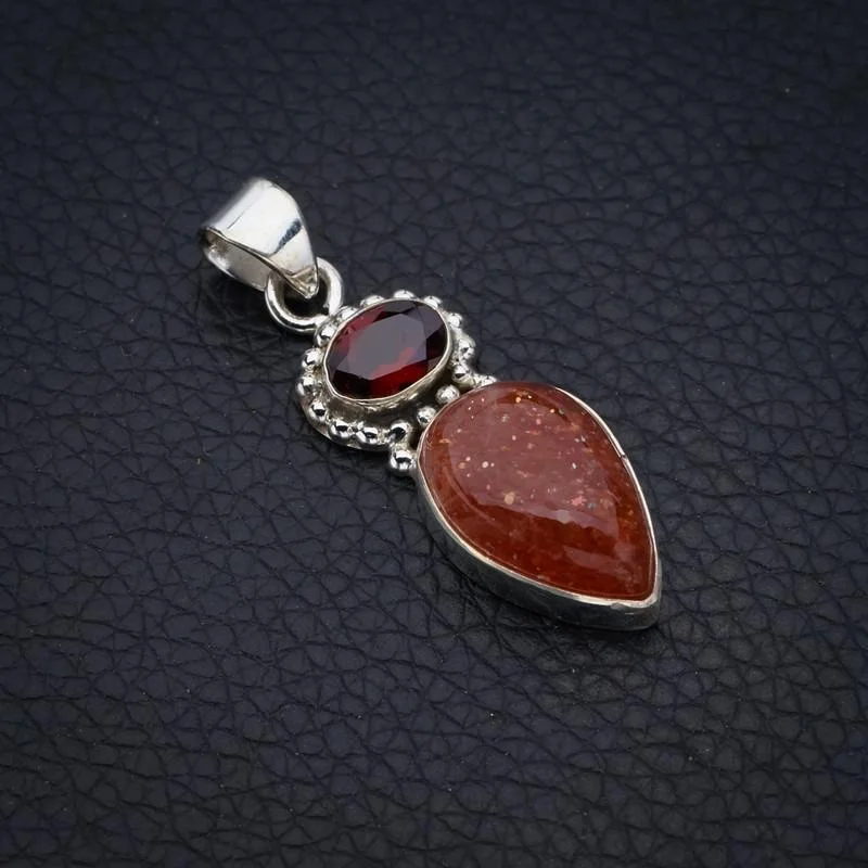 

Подвеска ручной работы из серебра 1,5 дюйма с гранатом StarGems F4185