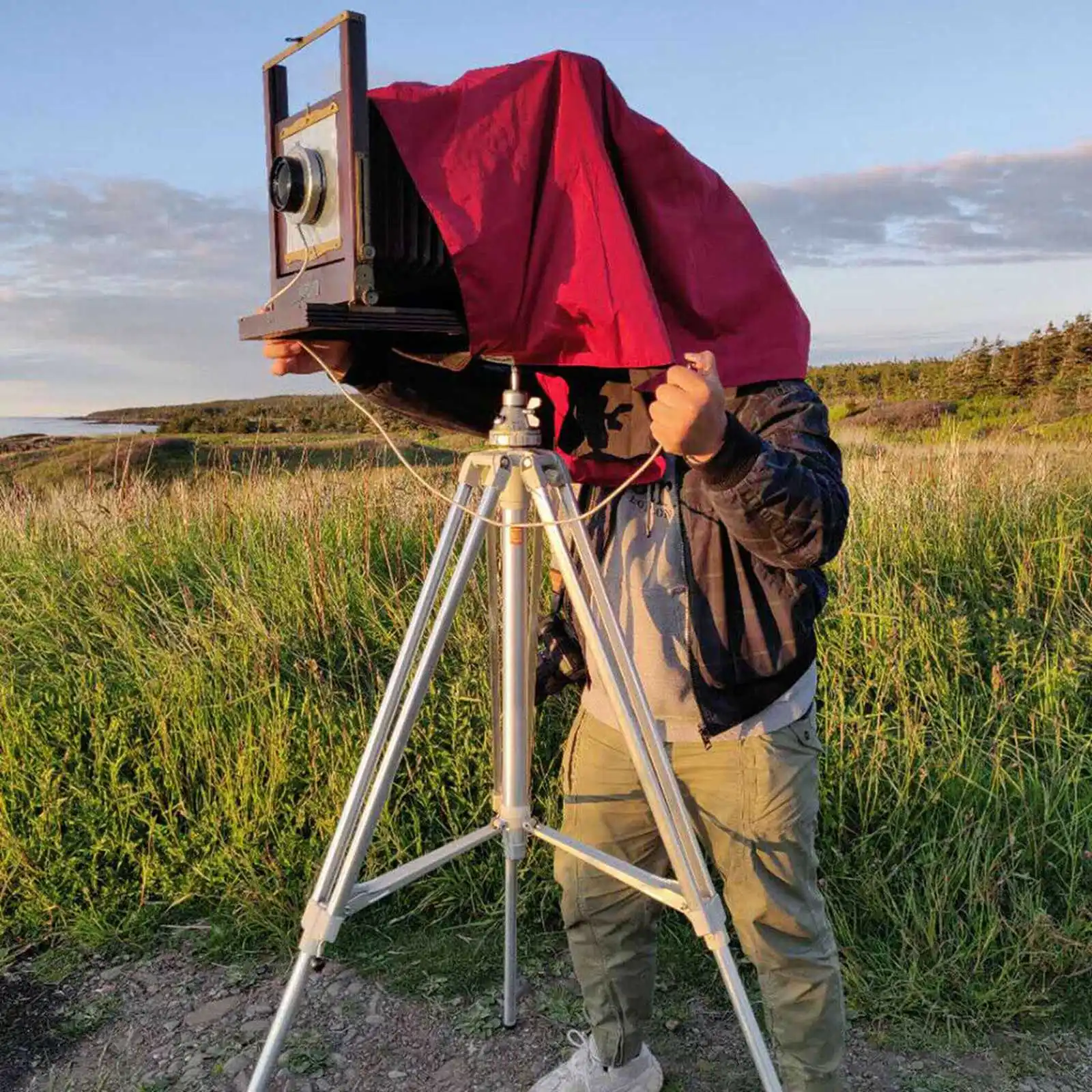 

New eTone Waterproof Dark Cloth Focusing Hood For 4x5 Format Camera Wrapping red