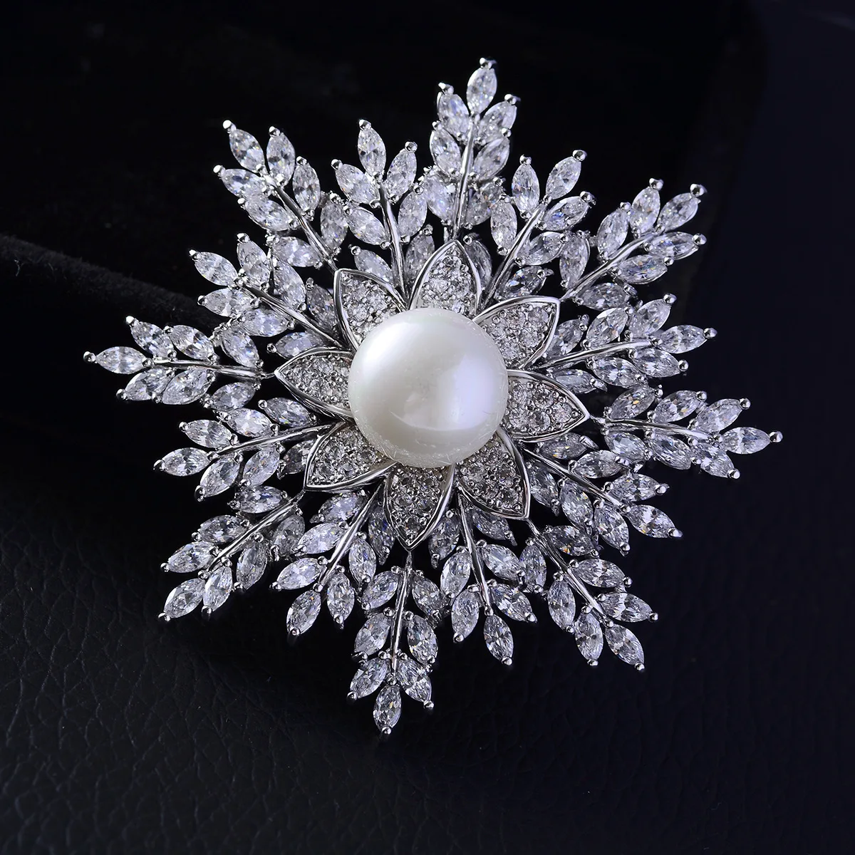 

Copper Inlaid Zircon Atmospheric Corsage Snowflake Imitation Pearl Pin Suit Accessories Women's Clothing High-end Brooch Jewelry