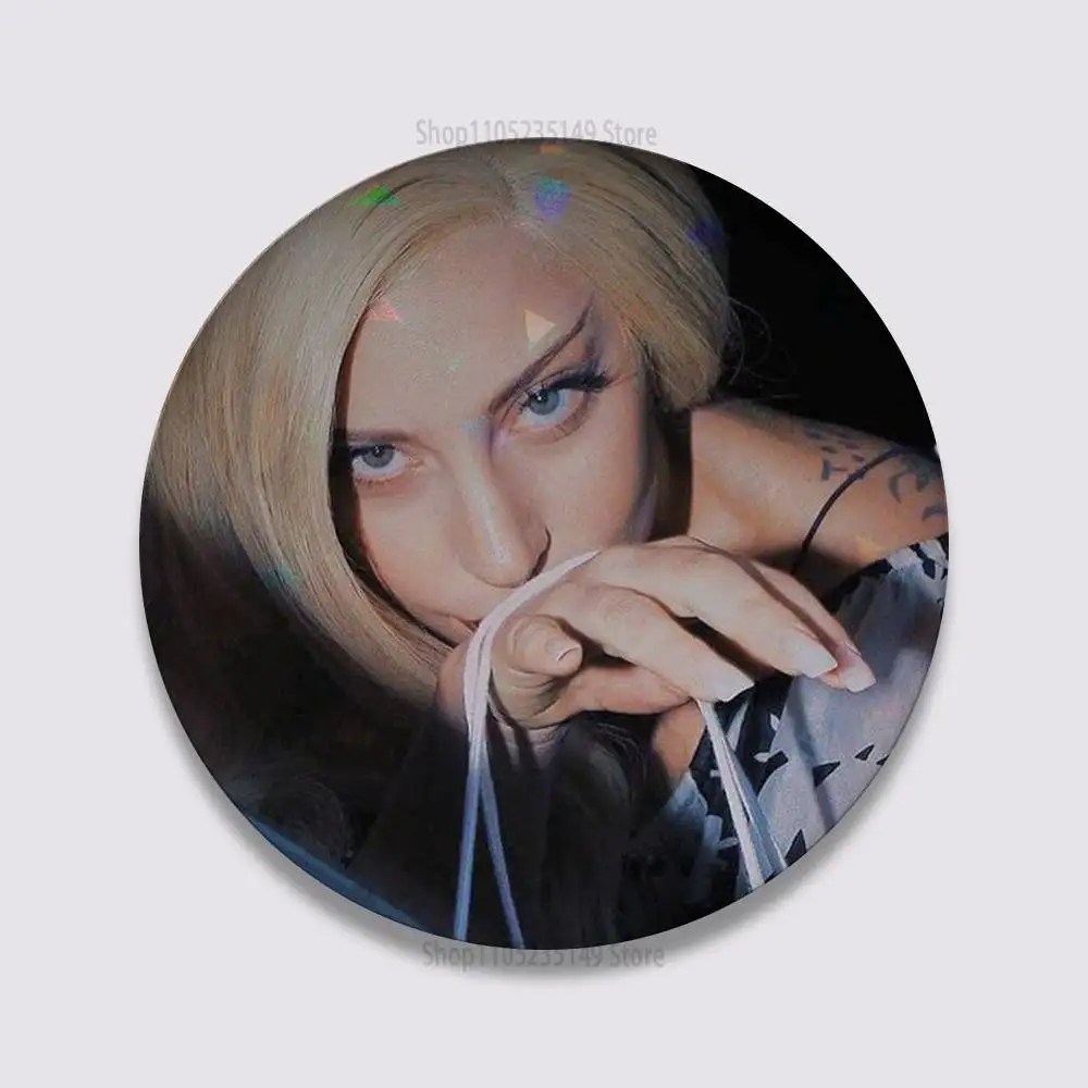 Певица L-Lady Gaga 58, значок с героями мультфильмов, сценические броши на рюкзак, одежда, круглые эмалированные булавки ручной работы для ювелирных изделий, подарочная сумка, аксессуар (art.: 3920d3cd869bf) - 3920d3cd869bf