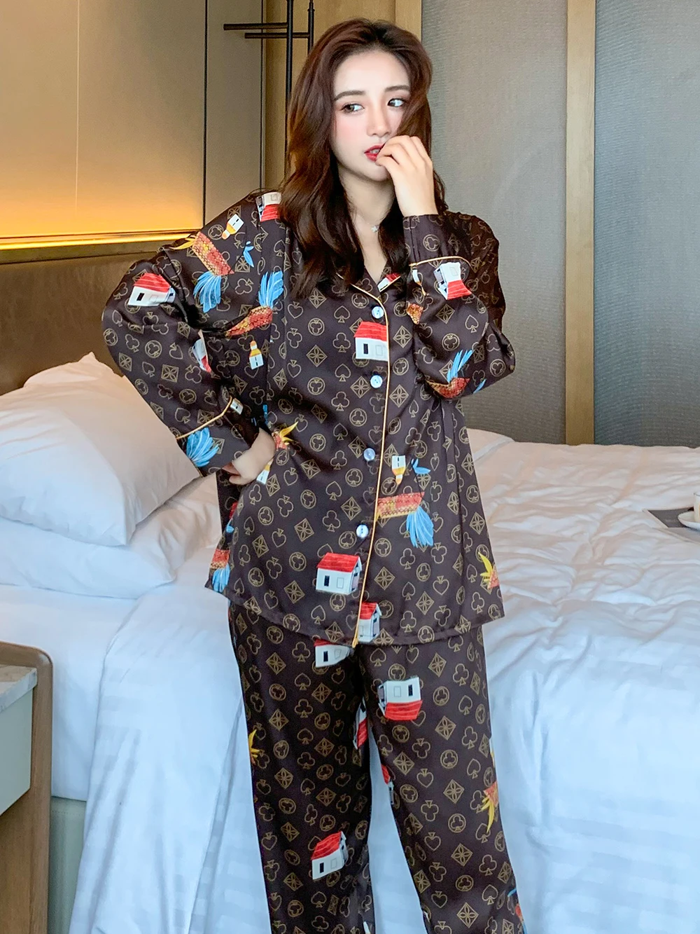 

Women's Loose Pajamas Set Poker Pattern Sleepwear Long-sleeved Silk Like Nightie Luxury Home Clothes Nightwear Homewear for Lady