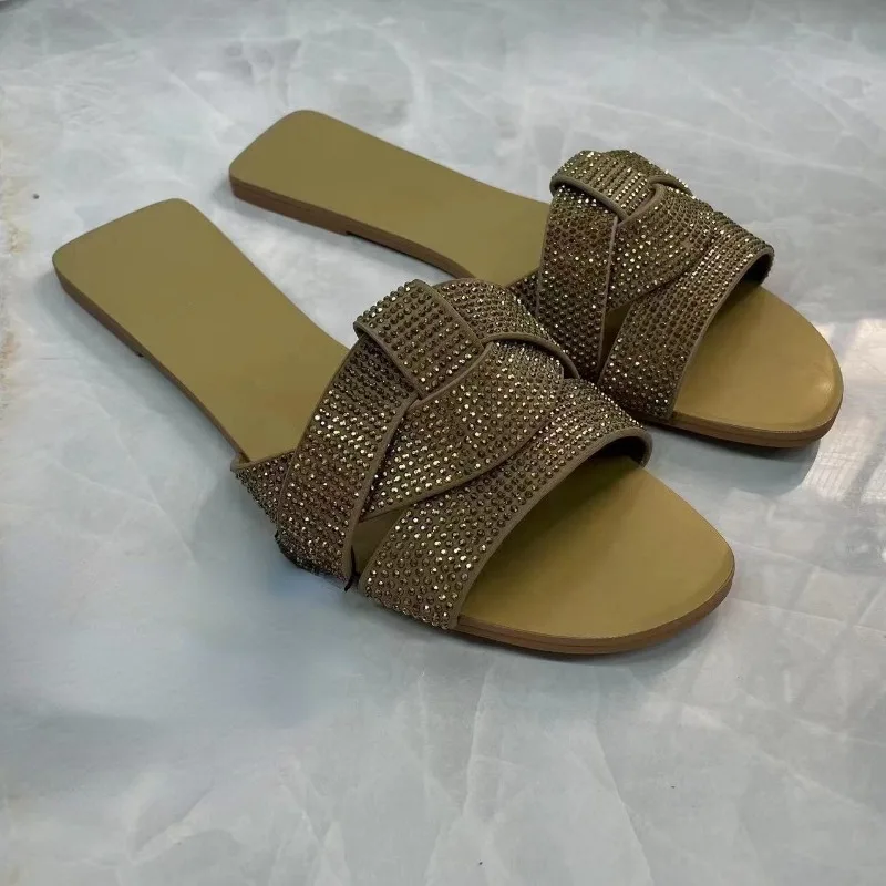 Шлепанцы женские на плоской подошве брендовые дизайнерские блестящие сандалии с