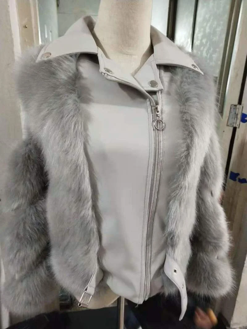 Faux Fox Fur Coats Women Fashion Luxury Outwear New Winter Imitation Fox Fur Coat for Women Locomotive Style Loose and Thin Coat