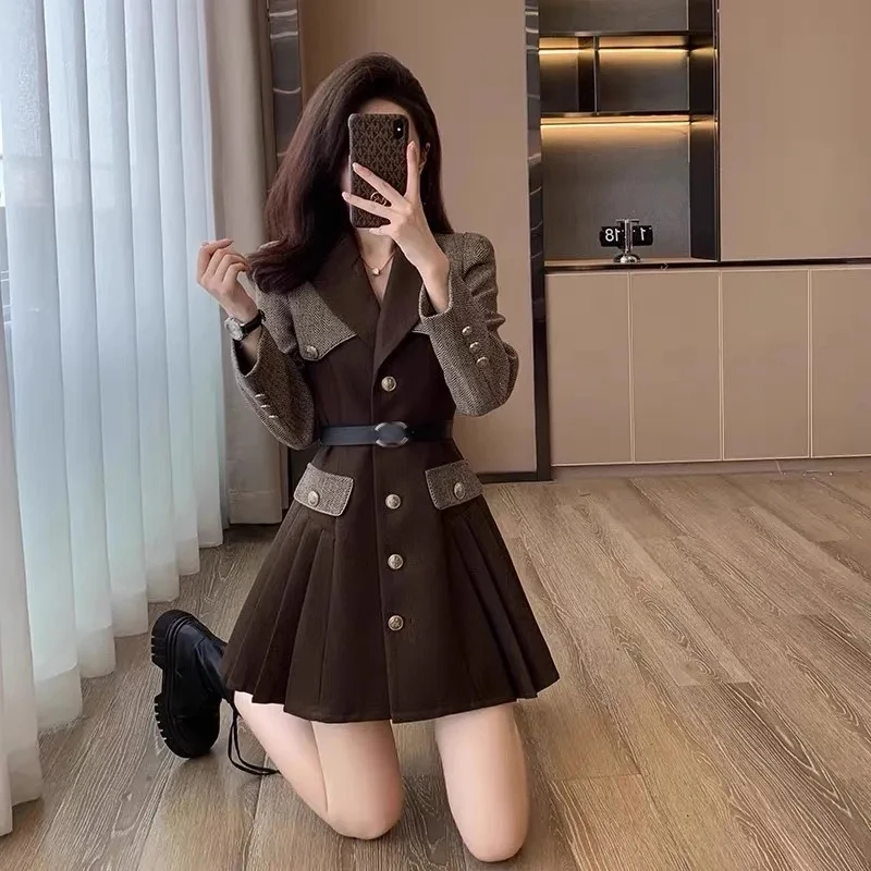 Женское шерстяное платье с отложным воротником и длинным рукавом