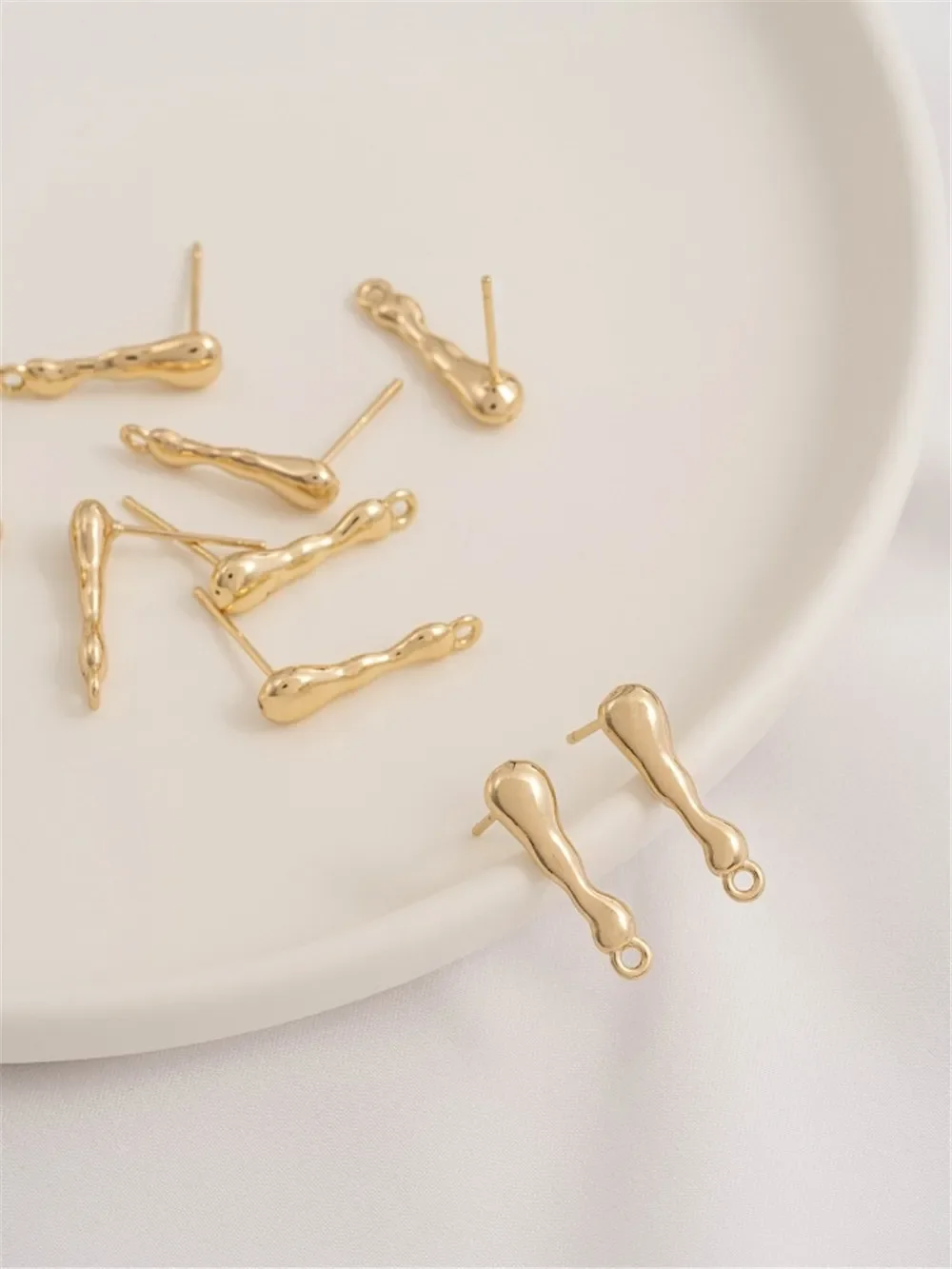 Необычные караст-капли воды в обертке из 14-каратного золота с подвесными