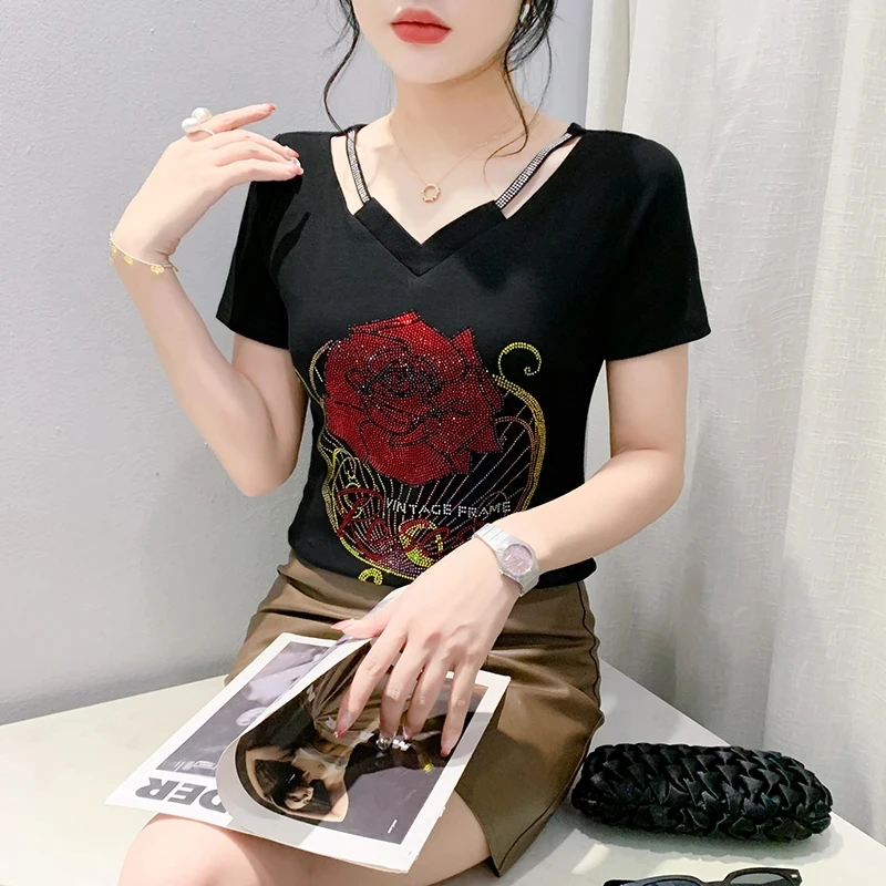 Женская футболка с цветочным принтом