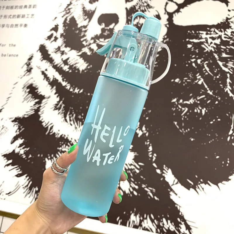 

Новинка, 580 мл, 2 цвета, однотонный пластиковый спрей, крутая Летняя Спортивная бутылка для воды, портативный шейкер для альпинизма, походов н...